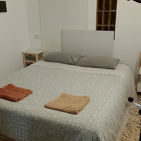 Yanet Allotjament en família La Granada